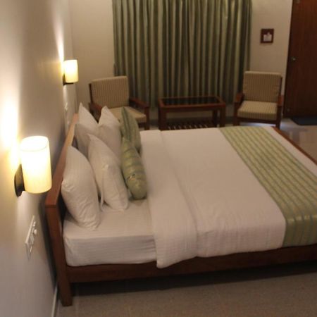 Hotel Vasathi Madikeri Zewnętrze zdjęcie