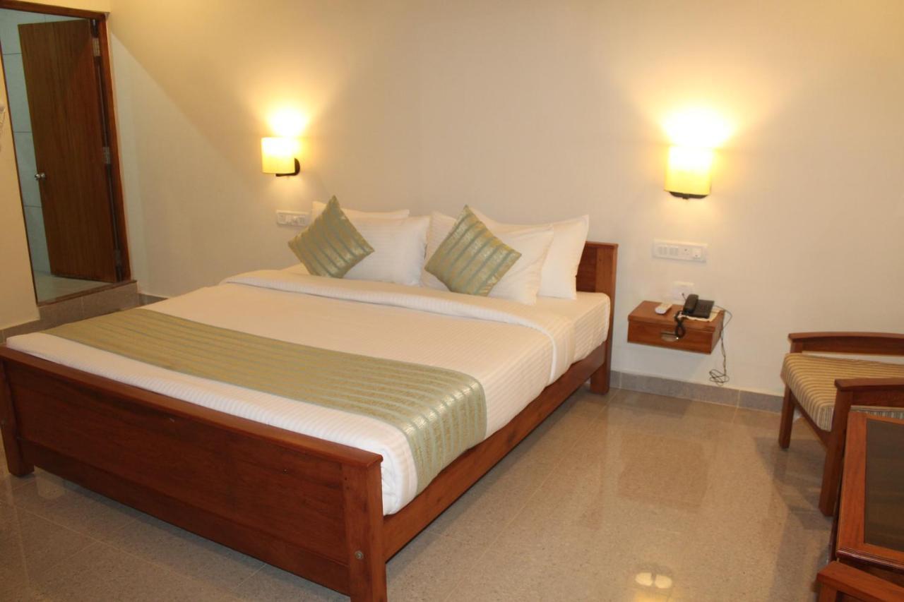 Hotel Vasathi Madikeri Zewnętrze zdjęcie