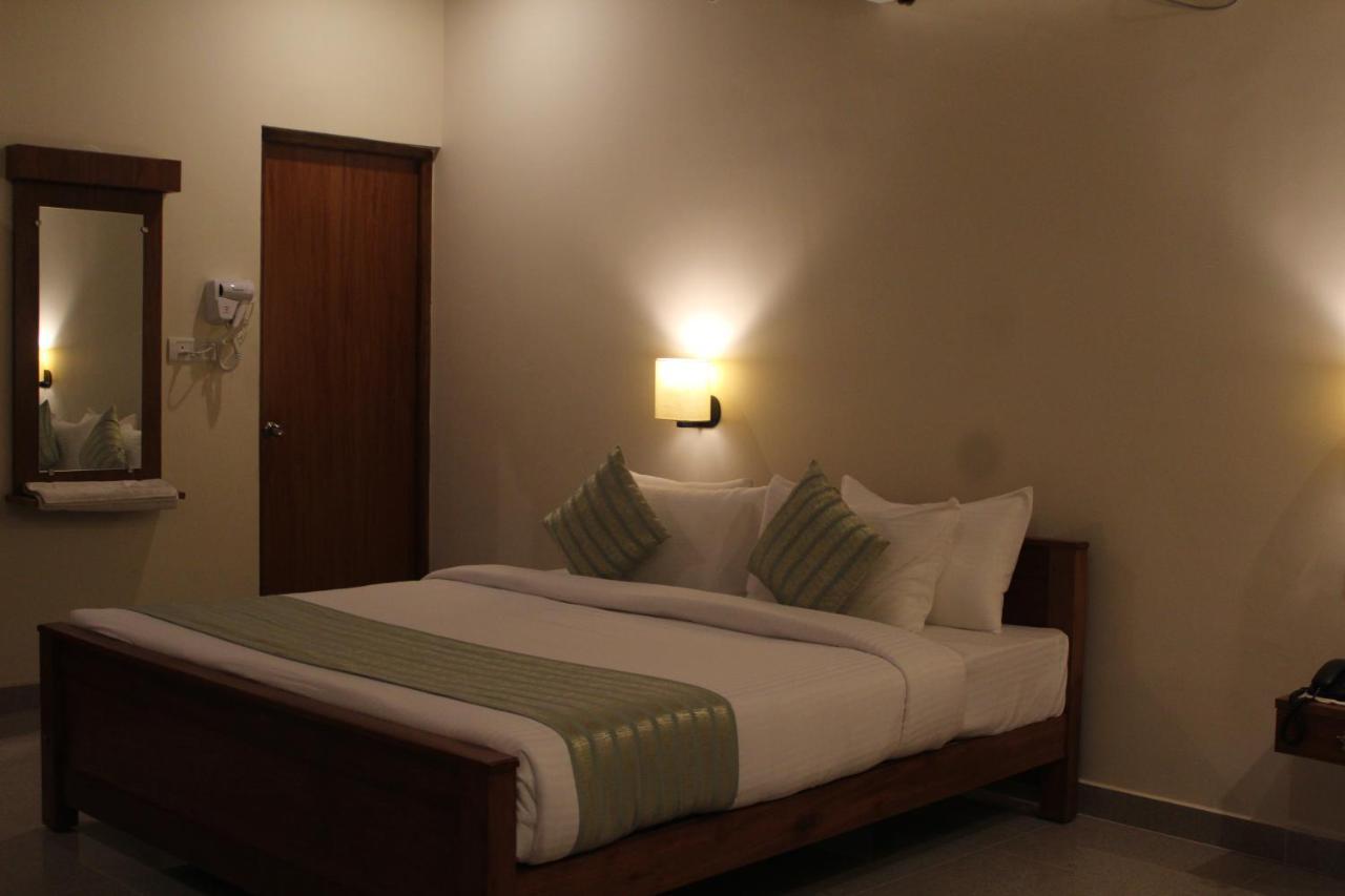 Hotel Vasathi Madikeri Zewnętrze zdjęcie